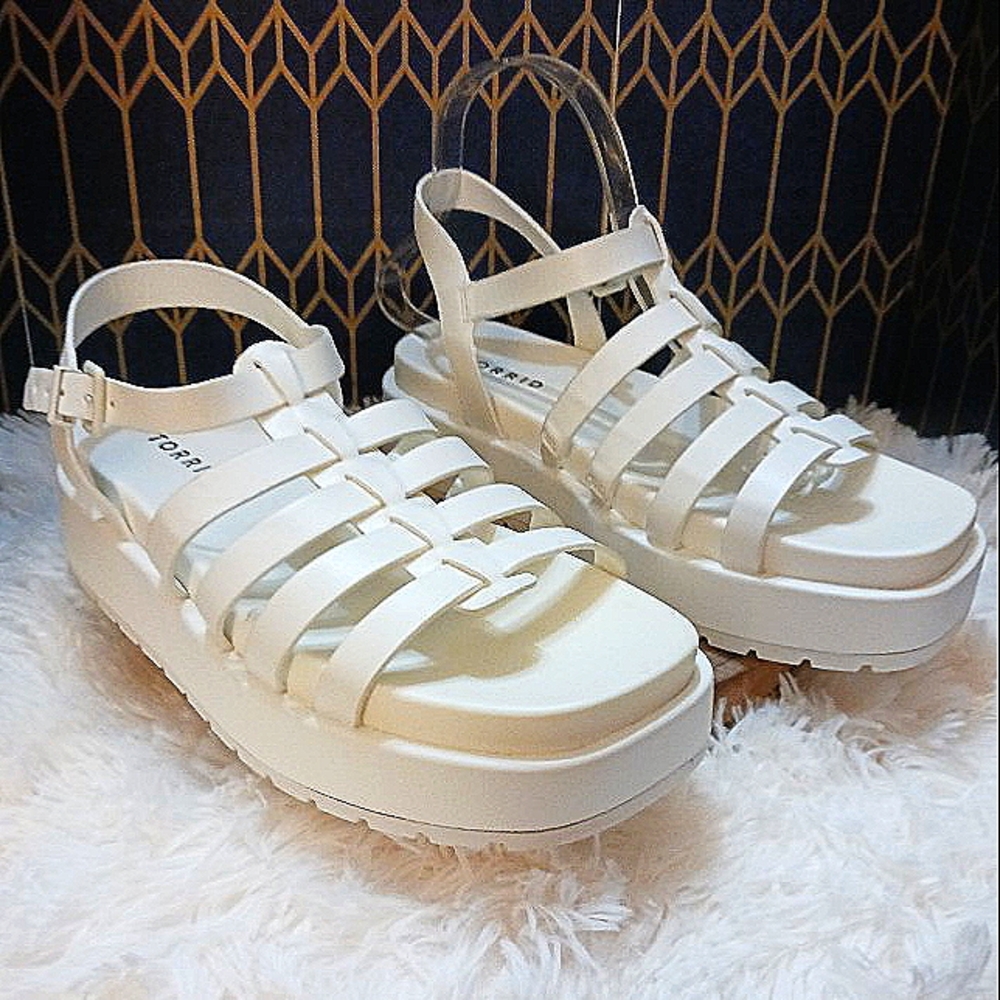 NWOB Torrid White Strappy Fisherman Lug Sandal Plus Size (WW), Size 7.5WW